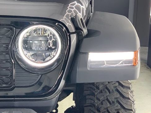 Used 2025 Jeep Wrangler Unlimited Sport AWD/4WD image 10
