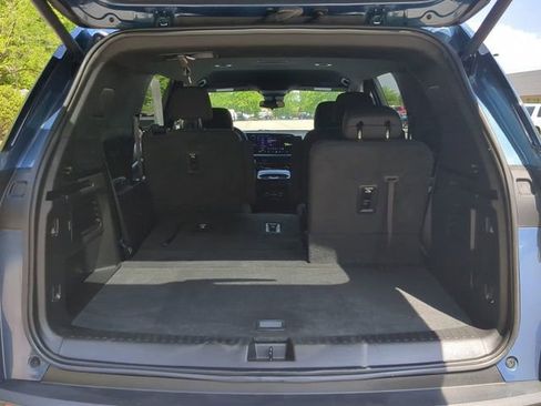 Used 2024 Chevrolet Traverse LT AWD/4WD image 12