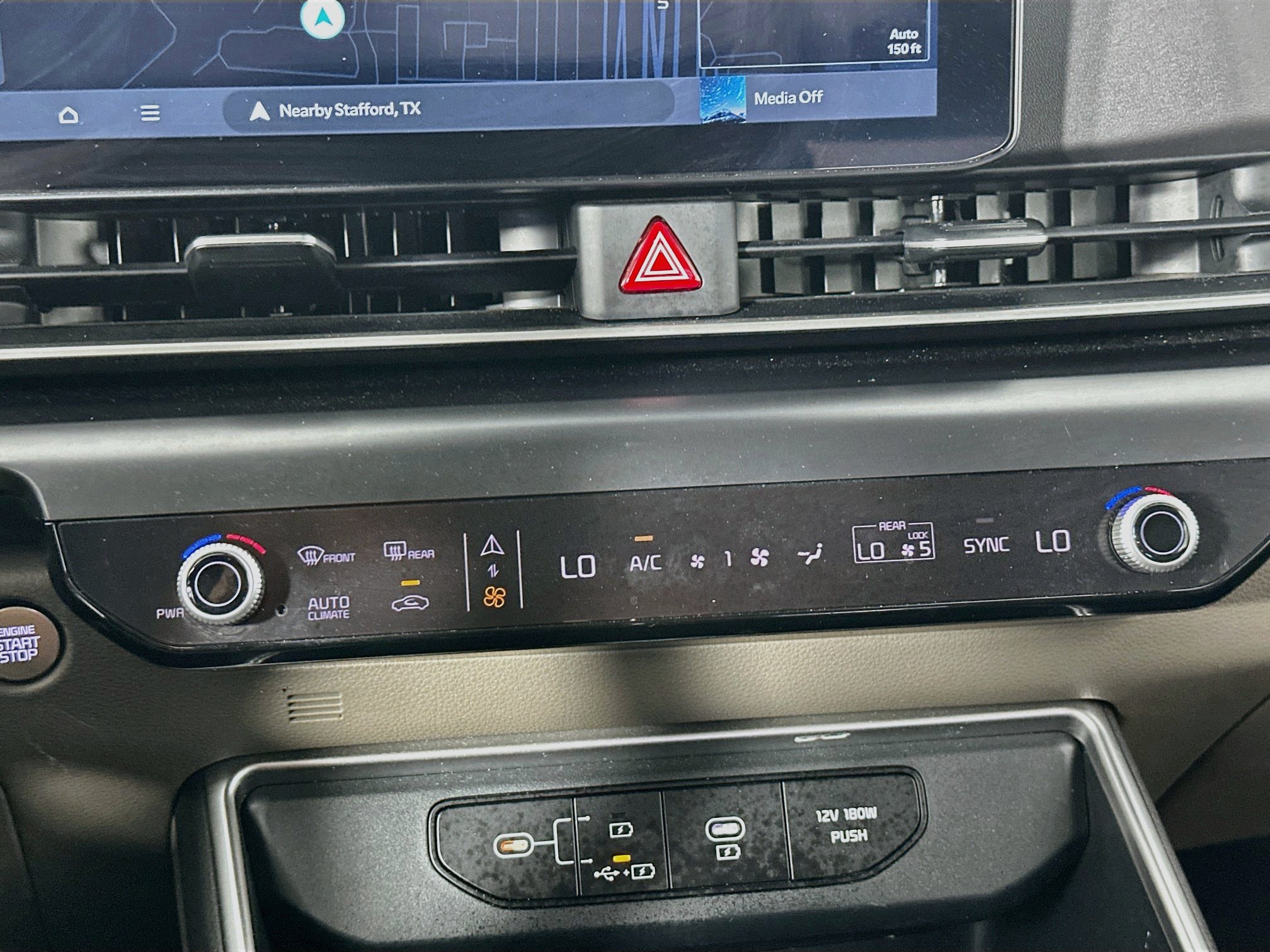 Used 2025 Kia Carnival FWD image 24