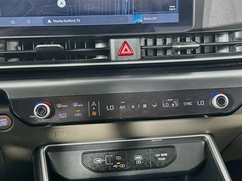 Used 2025 Kia Carnival FWD image 24
