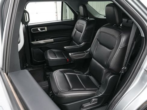 Certified 2023 Ford Explorer XLT w/ Equipment Group 202A AWD/4WD image 18