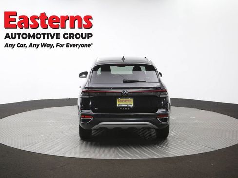 Used 2025 Volkswagen Taos SE FWD image 39