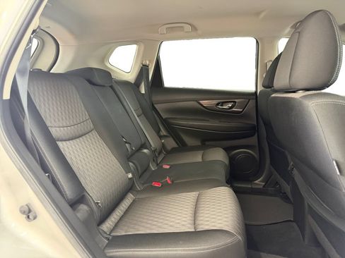 Used 2018 Nissan Rogue SV FWD image 18