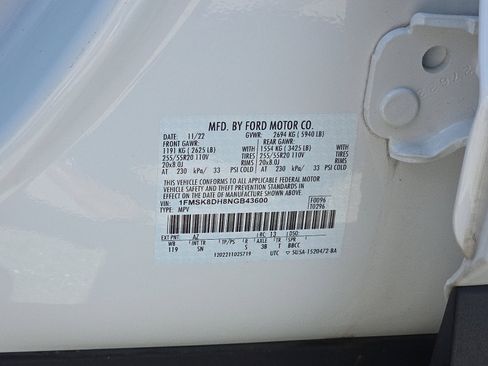 Certified 2022 Ford Explorer XLT w/ Equipment Group 202A AWD/4WD image 28