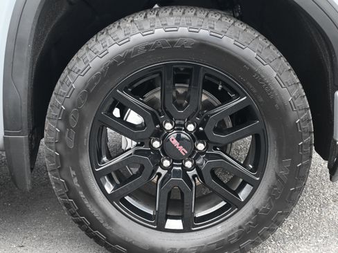 Used 2025 GMC Sierra 1500 Elevation image 13