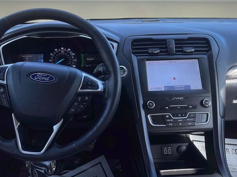 Used 2020 Ford Fusion SE w/ Equipment Group 151A FWD image 10