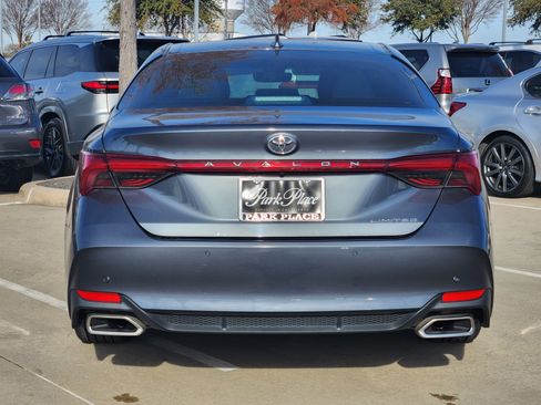 Used 2021 Toyota Avalon Limited image 12