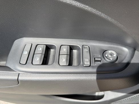 New 2026 Hyundai Venue SE FWD image 37