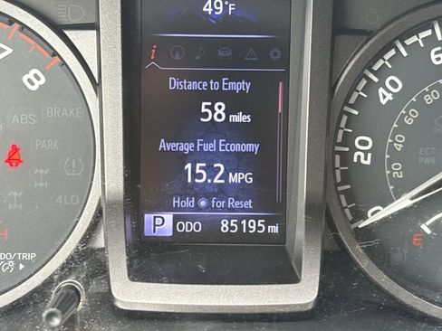 Used 2017 Toyota Tacoma TRD Off-Road w/ Premium & Technology Package image 12