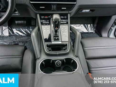 Used 2022 Porsche Cayenne Base image 41