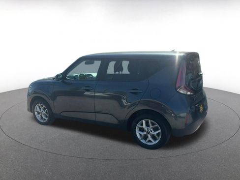 Used 2025 Kia Soul LX w/ LX Technology Package FWD image 10