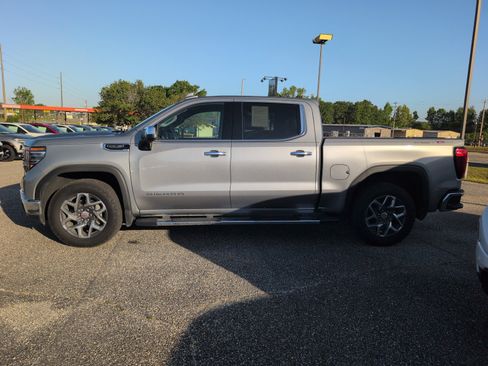 Used 2023 GMC Sierra 1500 SLT w/ SLT Premium Plus Package image 2