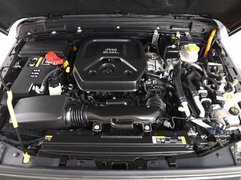 Used 2022 Jeep Wrangler Unlimited Sahara w/ Cold Weather Group image 54