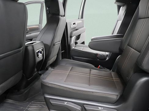 Used 2026 Chevrolet Suburban High Country AWD/4WD image 27