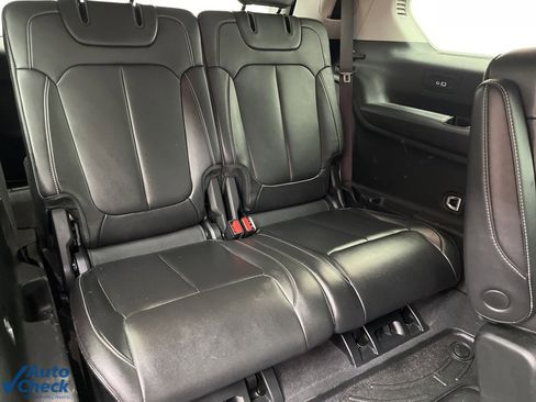 Used 2022 Jeep Grand Cherokee L Limited w/ Black Appearance Package image 24