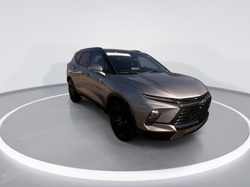 Used 2024 Chevrolet Blazer RS w/ Enhanced Convenience Package image 2