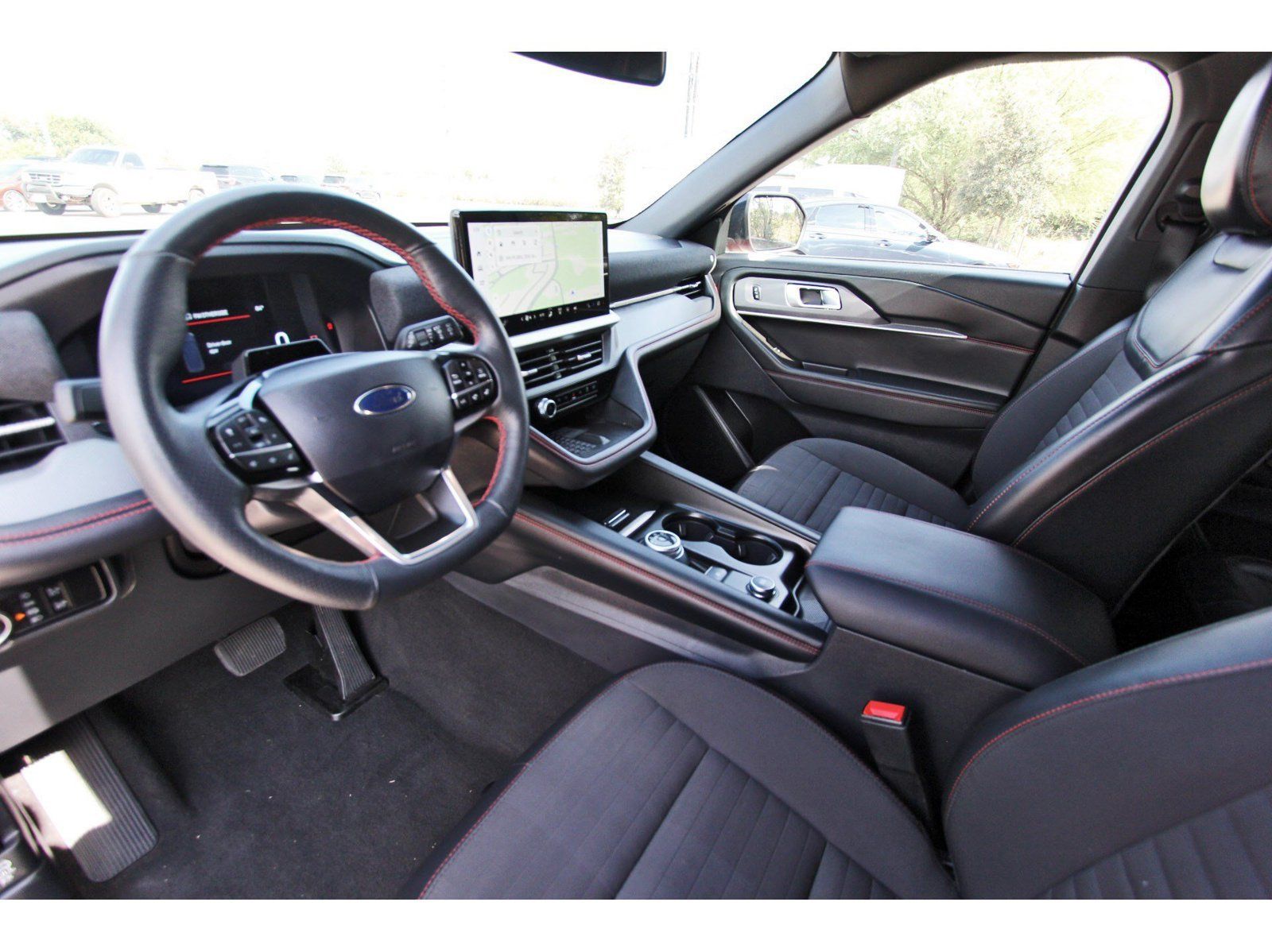 Used 2025 Ford Explorer ST-Line w/ Premium Package RWD image 33