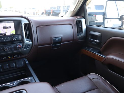 Used 2019 Chevrolet Silverado 2500 High Country w/ Duramax Plus Package AWD/4WD image 18