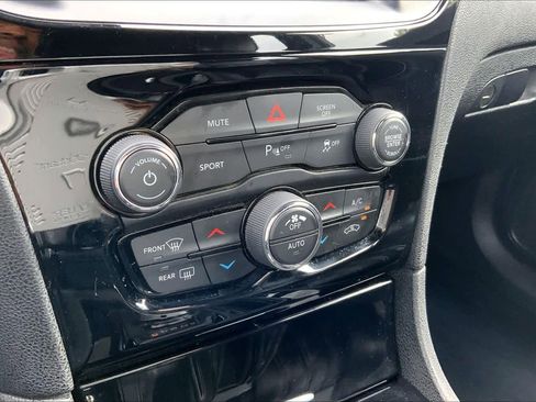 Used 2023 Chrysler 300 S image 35