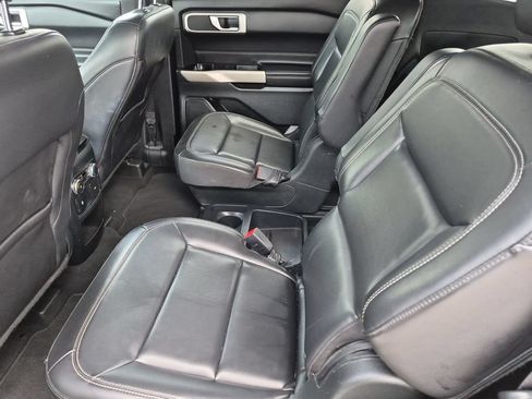 Used 2021 Ford Explorer XLT w/ Equipment Group 202A AWD/4WD image 17