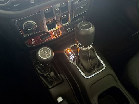 New 2025 Jeep Gladiator Rubicon w/ Convenience Group image 18