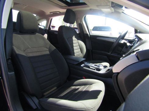Used 2020 Ford Fusion SE FWD image 24
