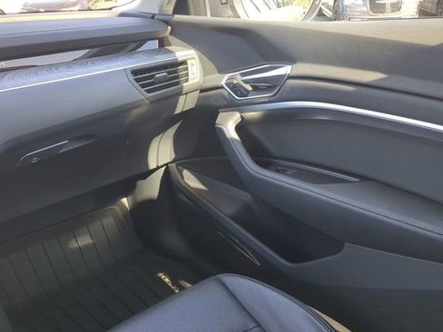 Used 2021 Audi e-tron Premium Plus w/ Premium Plus Package image 20