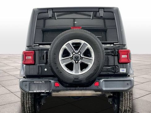 Used 2018 Jeep Wrangler Unlimited Sahara AWD/4WD image 4