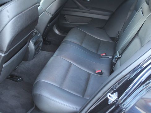 Used 2013 BMW 550i Sedan image 18