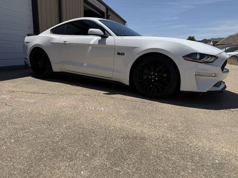 Used 2018 Ford Mustang GT RWD image 6
