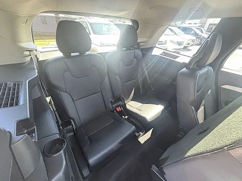 Used 2016 Volvo XC90 T6 Momentum image 10