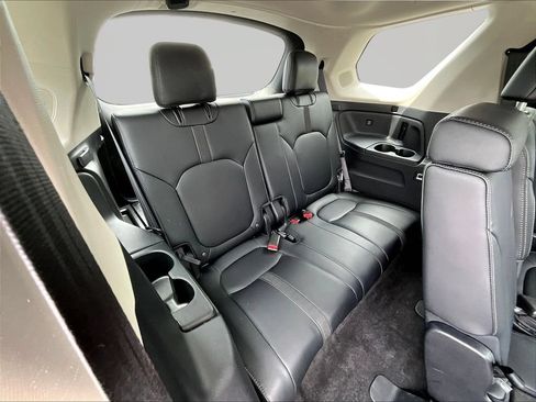 Used 2024 Honda Pilot Touring image 29