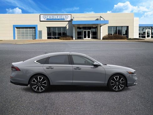 Used 2025 Honda Accord Touring image 2