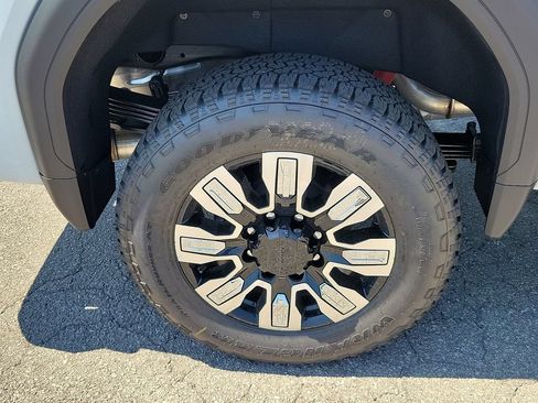 New 2026 GMC Sierra 2500 Denali w/ Denali Reserve Package AWD/4WD image 8