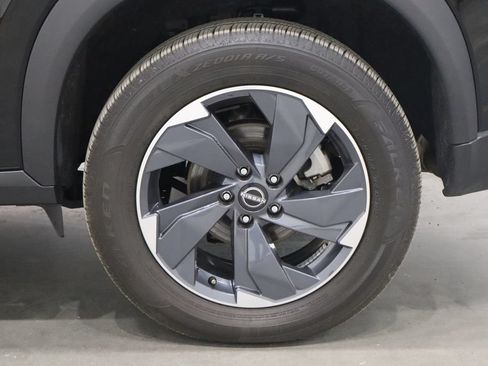 Used 2024 Nissan Rogue SV FWD image 41