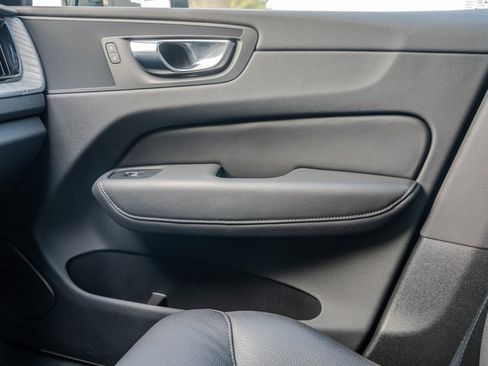 Used 2025 Volvo XC60 B5 Plus image 13