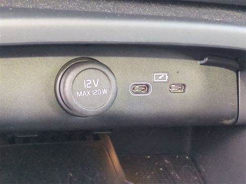 Used 2023 Volvo XC40 B5 Ultimate w/ Protection Package Premier image 31