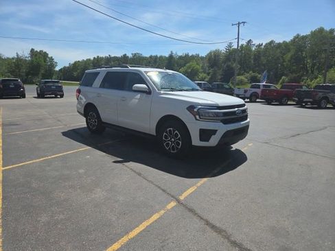 Used 2023 Ford Expedition XLT AWD/4WD image 3
