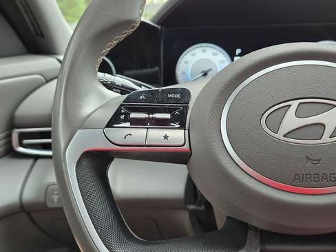 Certified 2025 Hyundai Elantra SEL FWD image 32