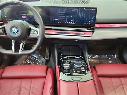 Used 2025 BMW i5 eDrive40i w/ M Sport Package image 35