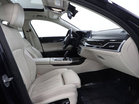 Used 2020 BMW 750i xDrive w/ Executive Package AWD/4WD image 12