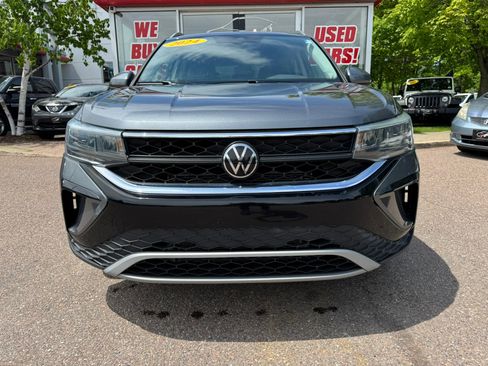 Used 2024 Volkswagen Taos SE FWD image 3