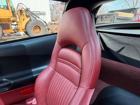 Used 1998 Chevrolet Corvette Coupe w/ Roof Pkg image 20