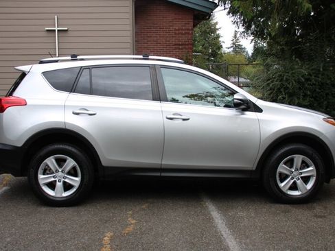 Used 2013 Toyota RAV4 XLE AWD/4WD image 13