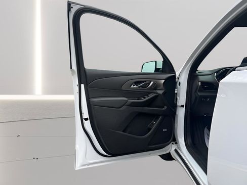 Used 2023 Chevrolet Traverse Premier image 18