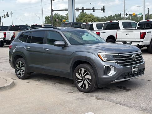 Used 2025 Volkswagen Atlas SE AWD/4WD image 7