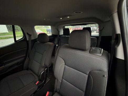 Used 2022 GMC Acadia SLE w/ Driver Convenience Package FWD image 12