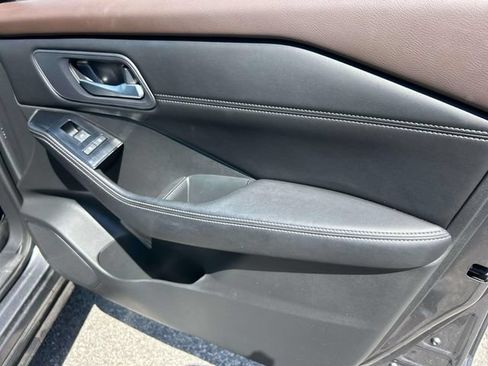 Certified 2023 Nissan Rogue SV w/ SV Premium B Package FWD image 24