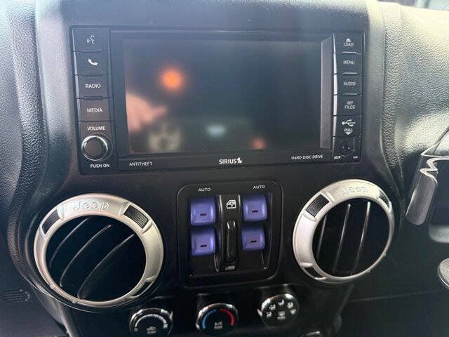 Used 2017 Jeep Wrangler Unlimited Rubicon w/ Max Tow Package AWD/4WD image 29