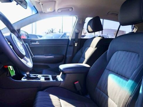 Used 2022 Kia Sportage LX image 16